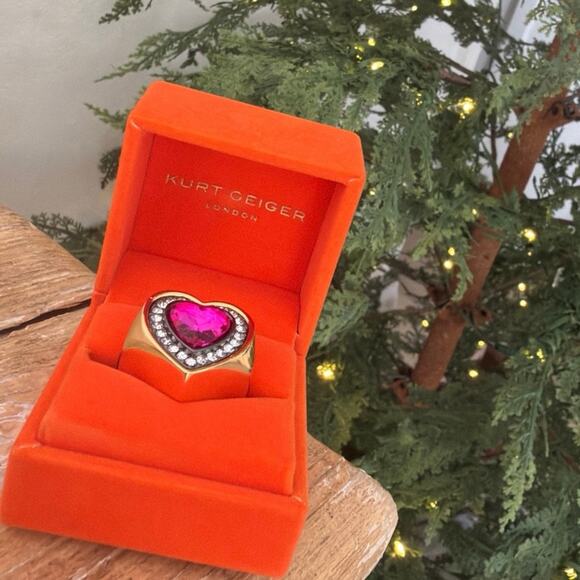 Kurt Geiger London fuchsia color NWT Heart Halo Cocktail Ring KG ring box size 7 - Picture 9 of 10